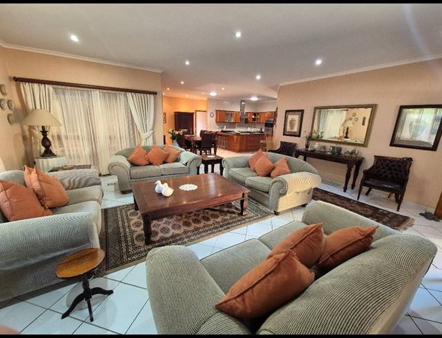 3 BEDROOM TOWNHOUSE FOR SALE IN UVONGO
